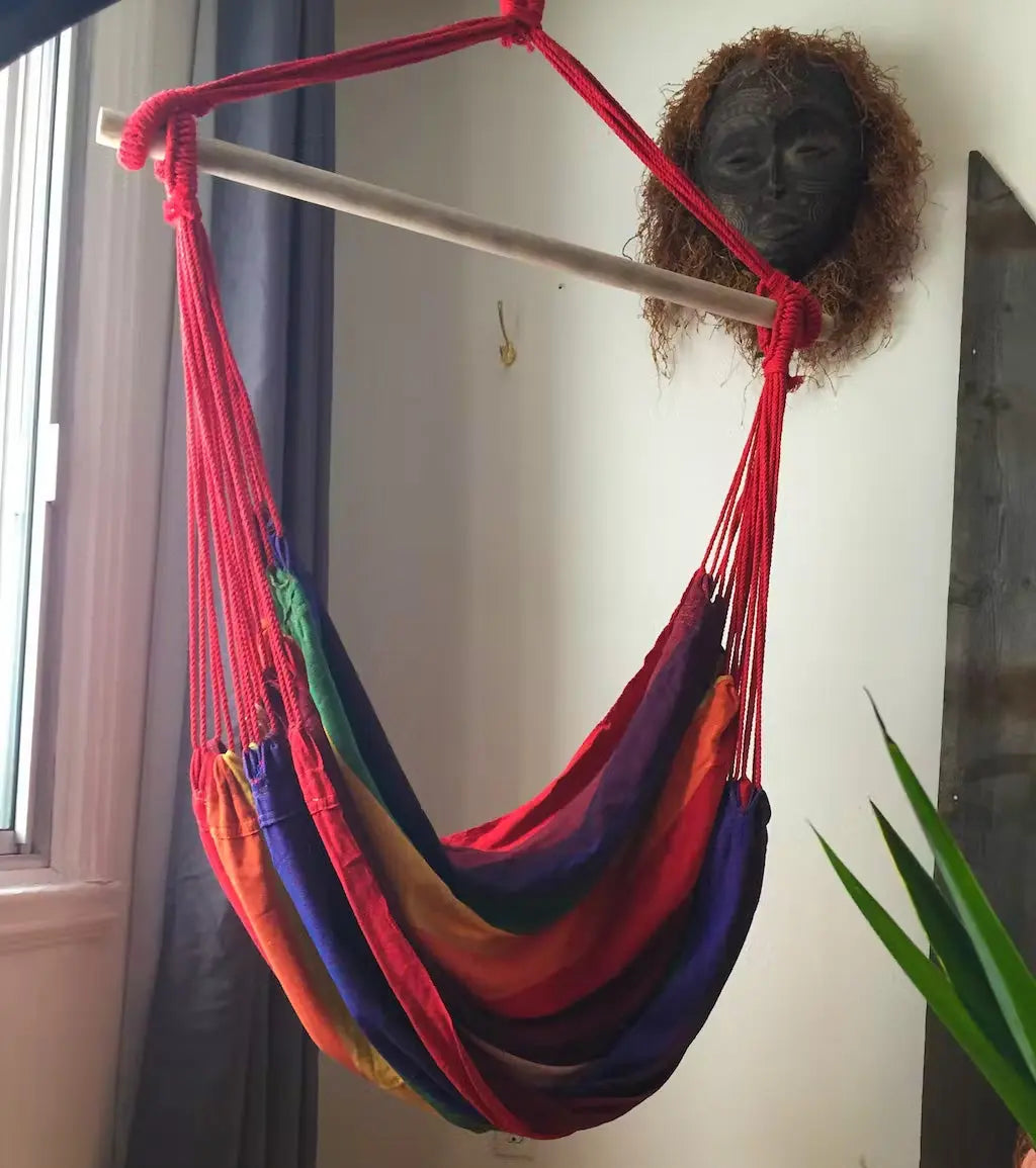 chaise hamac brésilienne dans un bureau à la maison