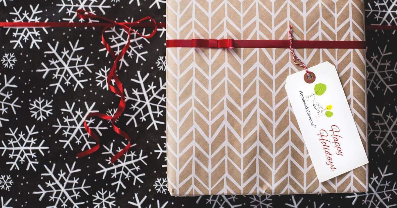 cadeau de noel avec étiquette hamac univers