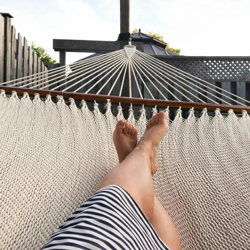 Hamac Univers Hammock Bundle Ensemble Hamac Ultime pour le Jardin – Hamac Deluxe en Corde de Polyester avec Support 3 Poutres, Porte-Gobelet et Sac de Transport