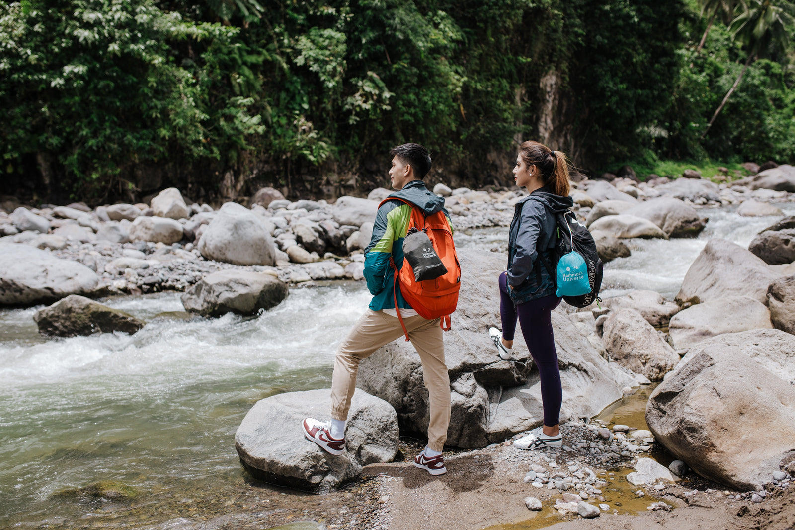 milléniaux en promenade
